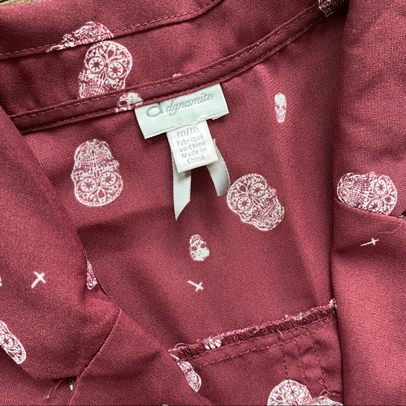 Dynamite sleeveless blouse - Picture 2 of 2